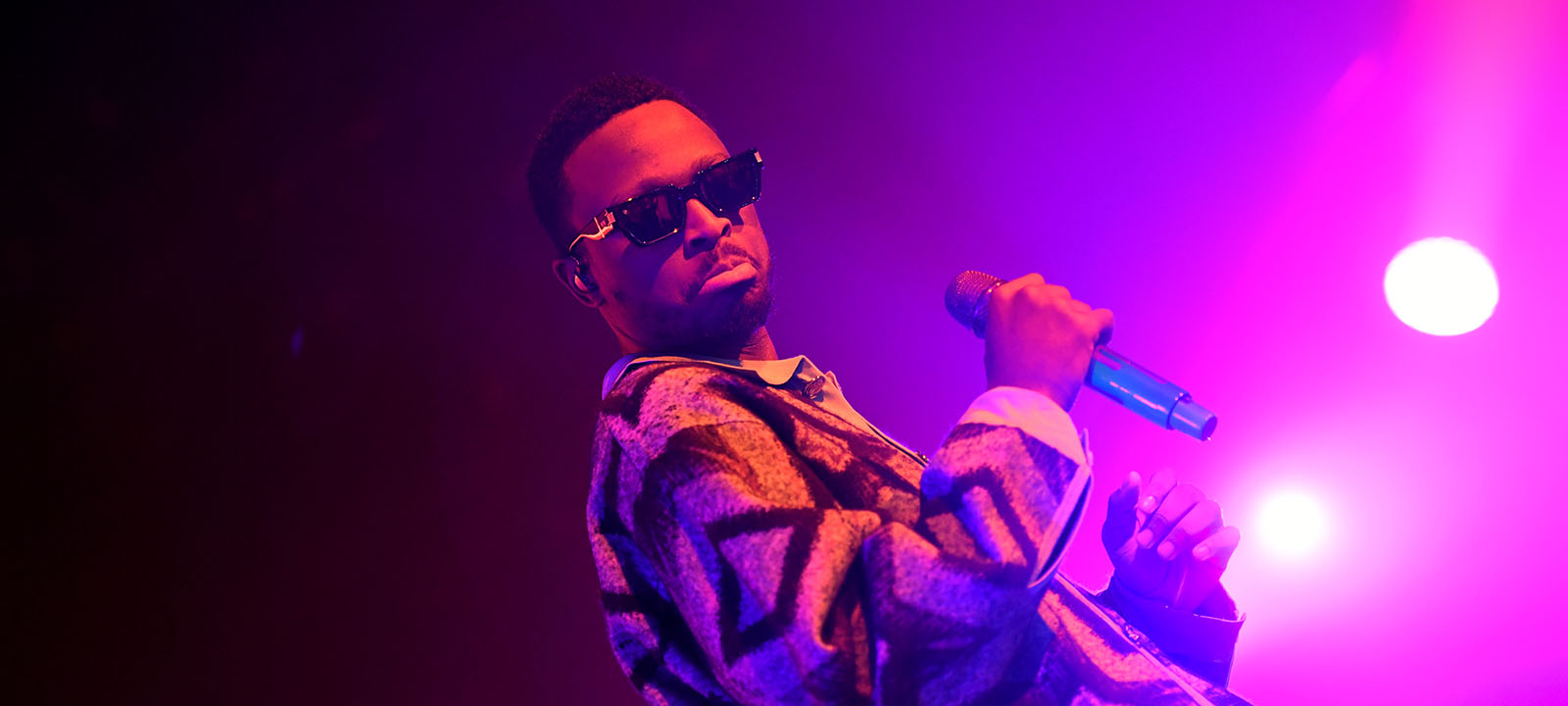 RDC : L’artiste Congolais Dadju hausse à son tour la voix pour interpeller les atrocités qui ont élu domicile à l’Est de la RDC